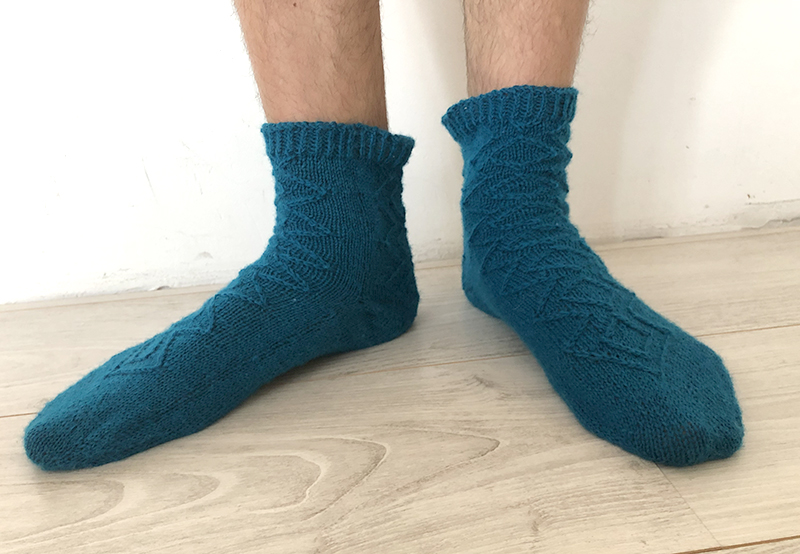tricoter des chaussettes pour pieds immenses