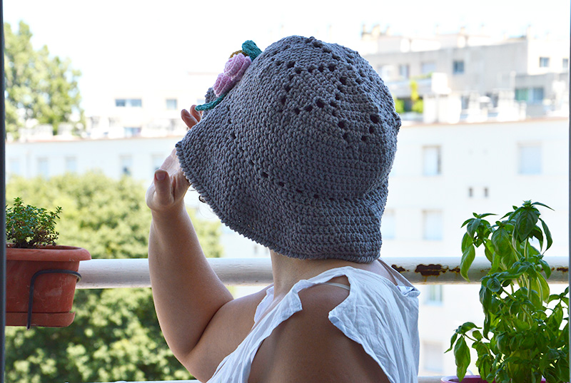 chapeau crochet motif fleur