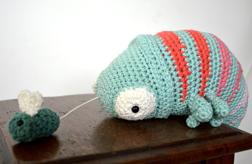 Conrad le caméléon musical au crochet !