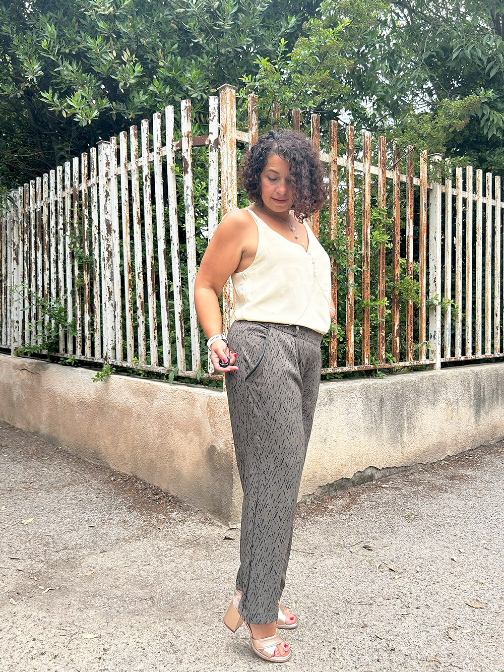 detail poche couture pantlon Essential