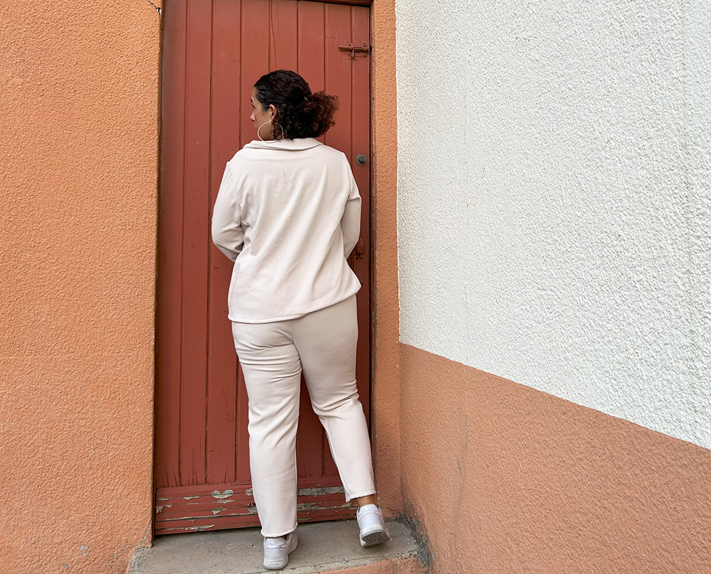 Porter tailleur pantalon nude