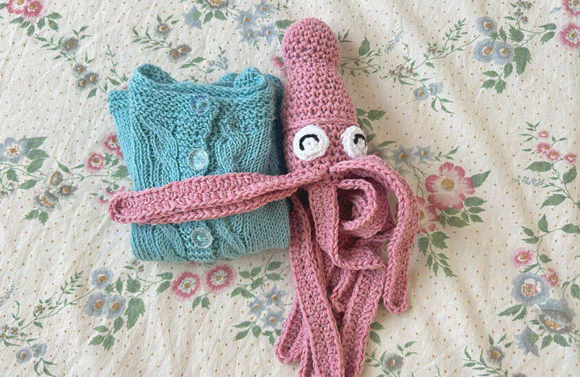 Cadeau de bébé : layette et doudou