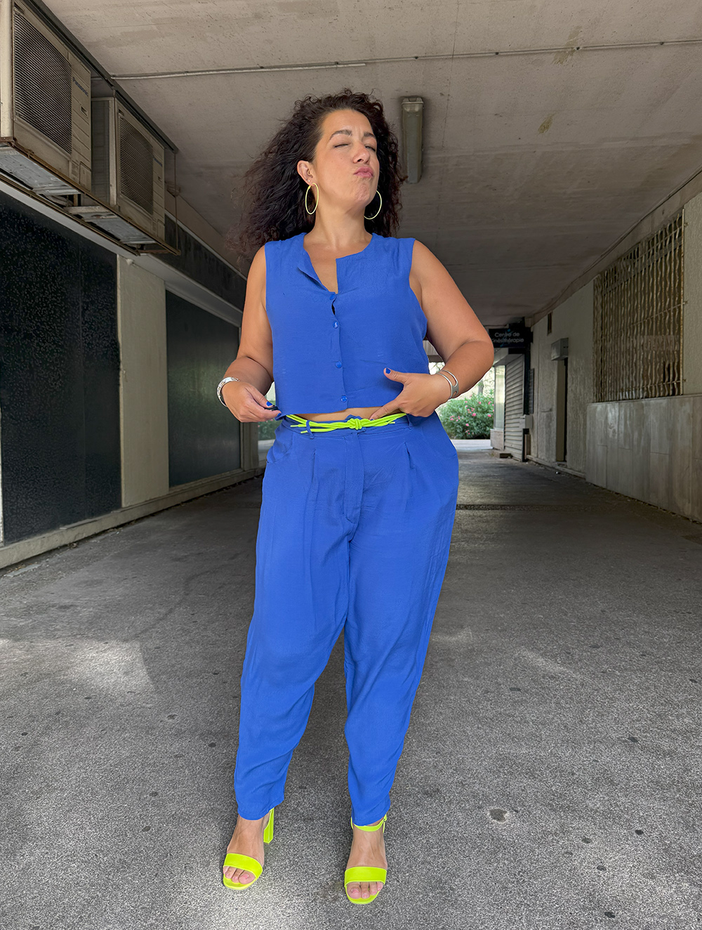bleu-klein-fluo-look